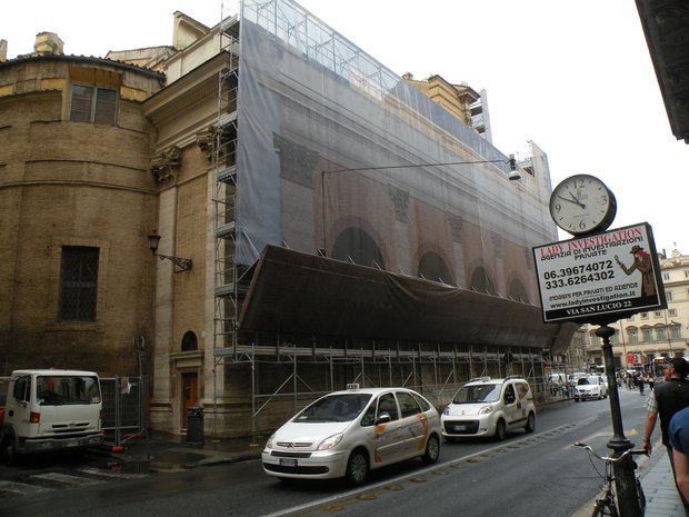  édifice religieux en cours de rénovation